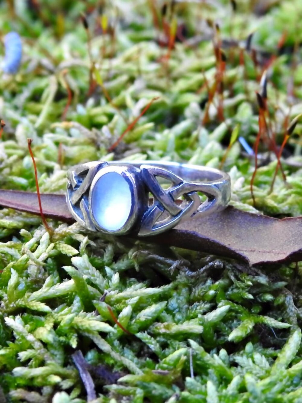 925 Sterling Silver Genuine Blue Moonstone Ladies Ring Size 3.75
